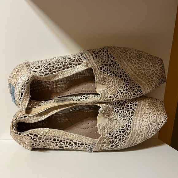 White lace Toms - Picture 3 of 6